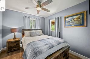 2 bedrooms, iron/ironing board, free WiFi, bed sheets - Cozy 2-bedroom cabin close to Montrose Hospital (Montrose)