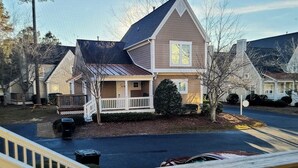 Unclassified image, 5 of 12, button - Charming 2-bedroom estate in beautiful Williamsburg with WiFi, fitness room (Williamsburg)