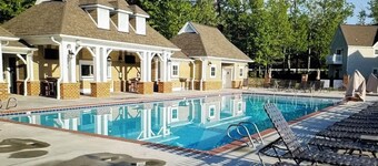 Charming 2-bedroom estate in beautiful Williamsburg with WiFi, fitness room