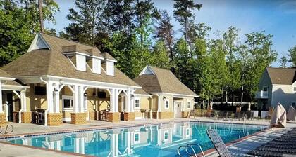 Charming 2-bedroom estate in beautiful Williamsburg with WiFi, fitness room