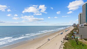 Sun loungers, beach towels - 3-Bedroom, Pet Friendly Villa w/ Fenced Yard--3 min walk to Beach! (Myrtle Beach)