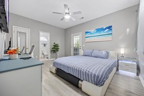 3 bedrooms, desk, free WiFi, bed sheets - 3-Bedroom, Pet Friendly Villa w/ Fenced Yard--3 min walk to Beach! (Myrtle Beach)