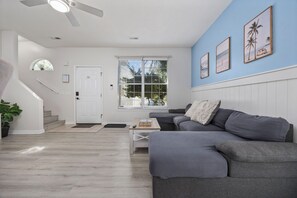 Smart TV, fireplace, books, computer monitors - 3-Bedroom, Pet Friendly Villa w/ Fenced Yard--3 min walk to Beach! (Myrtle Beach)