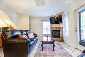 TV connectée, cheminée, baby-foot