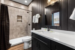 Sèche-cheveux, serviettes fournies