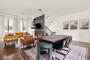 Interior - Stylish Pearl District Stay - Relax, Dine & Explore (San Antonio)