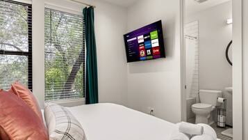 3 habitaciones, escritorio, tabla de planchar con plancha y wifi gratis