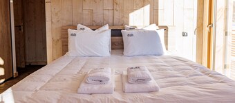 Lovely, upmarket R+1 chalet apartment 5 minutes from the slopes, near Lac d'Allos