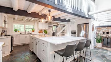 Micro-ondes, four, plaque de cuisson, lave-vaisselle