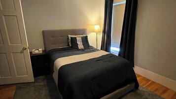 2 habitaciones, tabla de planchar con plancha y cuna de viaje