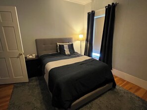 2 habitaciones, tabla de planchar con plancha y cuna de viaje 
