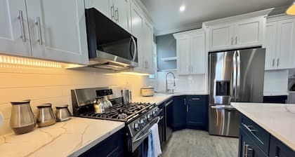 Charming 1-bedroom apartment with WiFi, AC, Laundry & easy commute to NYC!