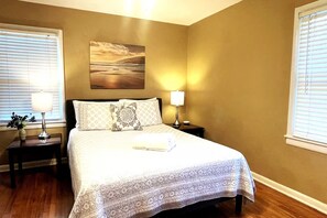 3 habitaciones, escritorio, tabla de planchar con plancha y wifi 