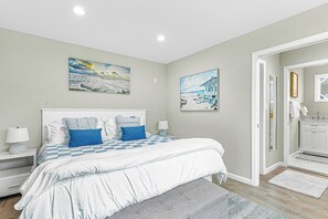 1 bedroom, desk, iron/ironing board, travel cot - "The Shores" One Bedroom with A/C Steps to La Jolla Shores Beach, San Diego (San Diego)