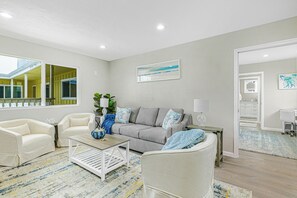 Smart TV - "The Shores" One Bedroom with A/C Steps to La Jolla Shores Beach, San Diego (San Diego)