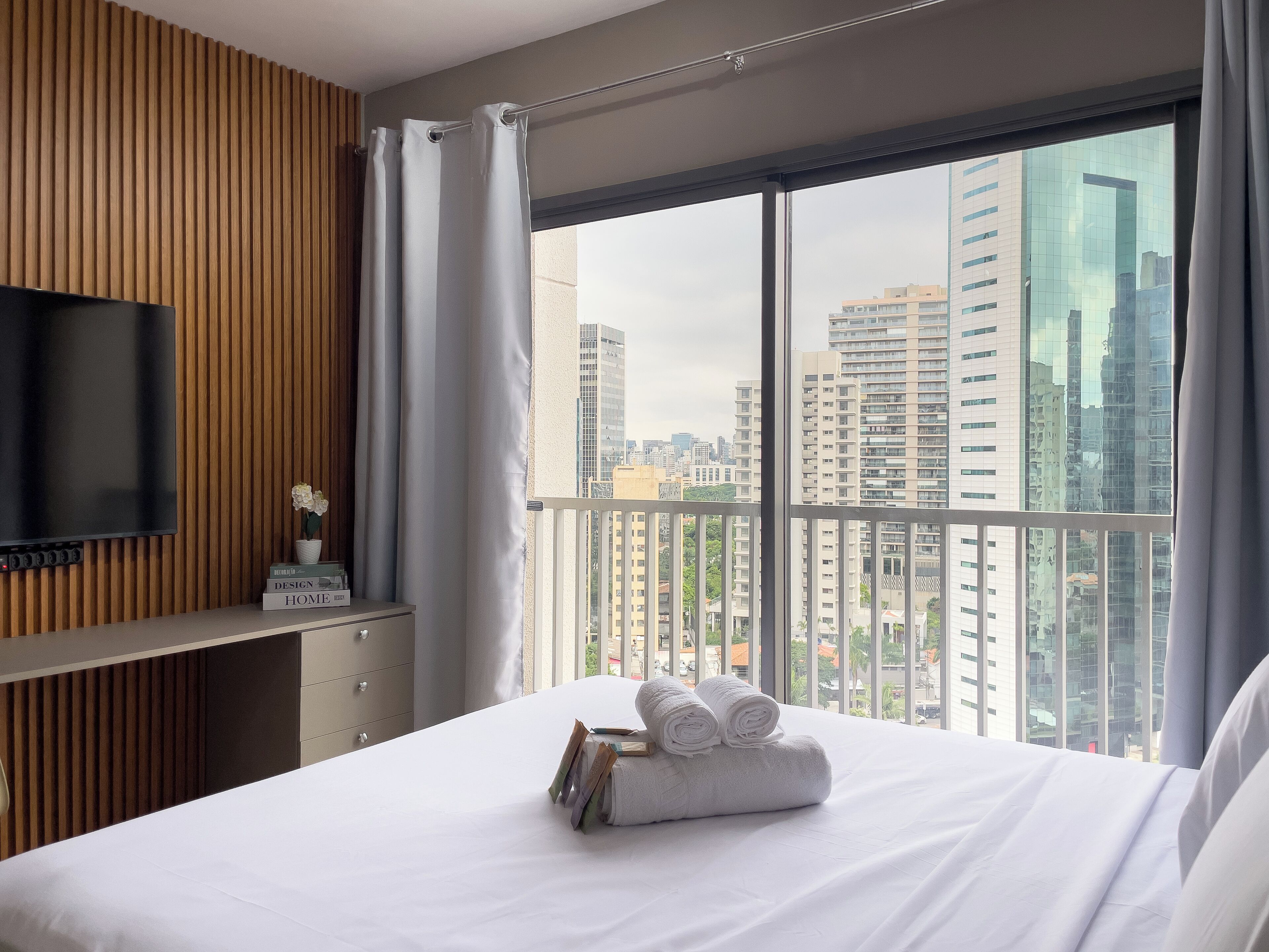 Studio | Premium bedding, blackout drapes, iron/ironing board, free WiFi