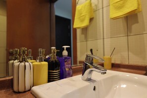 Articles de toilette écologiques, sÚche-cheveux, serviettes fournies