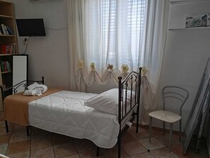 1 bedroom, desk, iron/ironing board, travel crib - BELVEDERE - Bed & Breakfast - Holiday Home (Pozzilli)