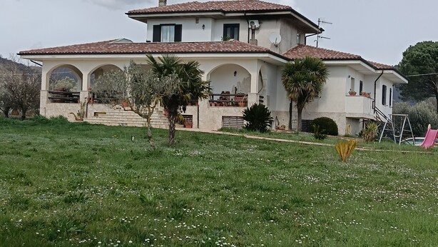 A two-story house with a tiled roof, arched windows, and a balcony. - BELVEDERE - Bed & Breakfast - Holiday Home (Pozzilli)