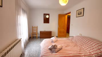 4 slaapkamers, een strijkplank/strijkijzer, wifi, beddengoed