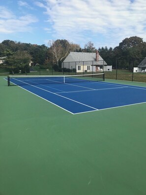 Tennis court - Brewster Green Resort  (Brewster)