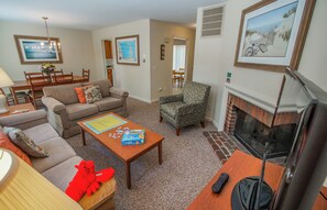 Suite, 2 Bedrooms | Living area