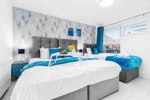 2 slaapkamers, een strijkplank/strijkijzer, reisbedje, wifi