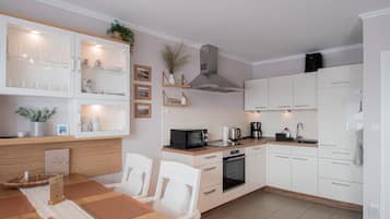 Kühlschrank, Mikrowelle, Ofen, Geschirrspüler