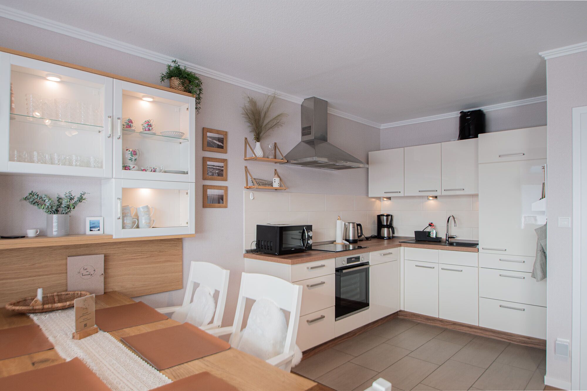 Frigorífico, microondas, horno y lavavajillas