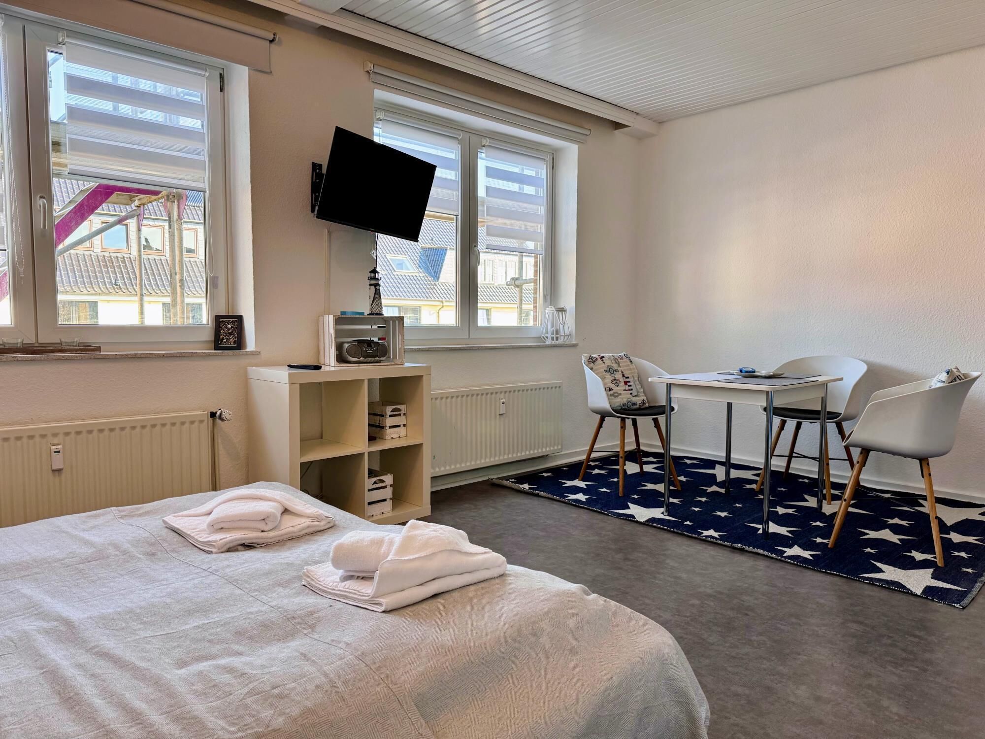 1 bedroom, bed sheets