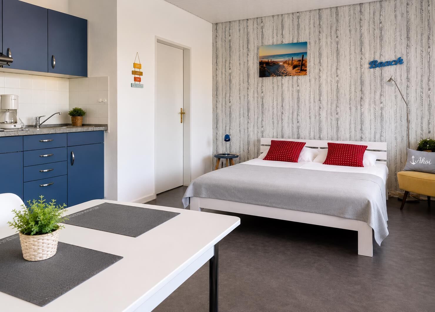 1 bedroom, bed sheets