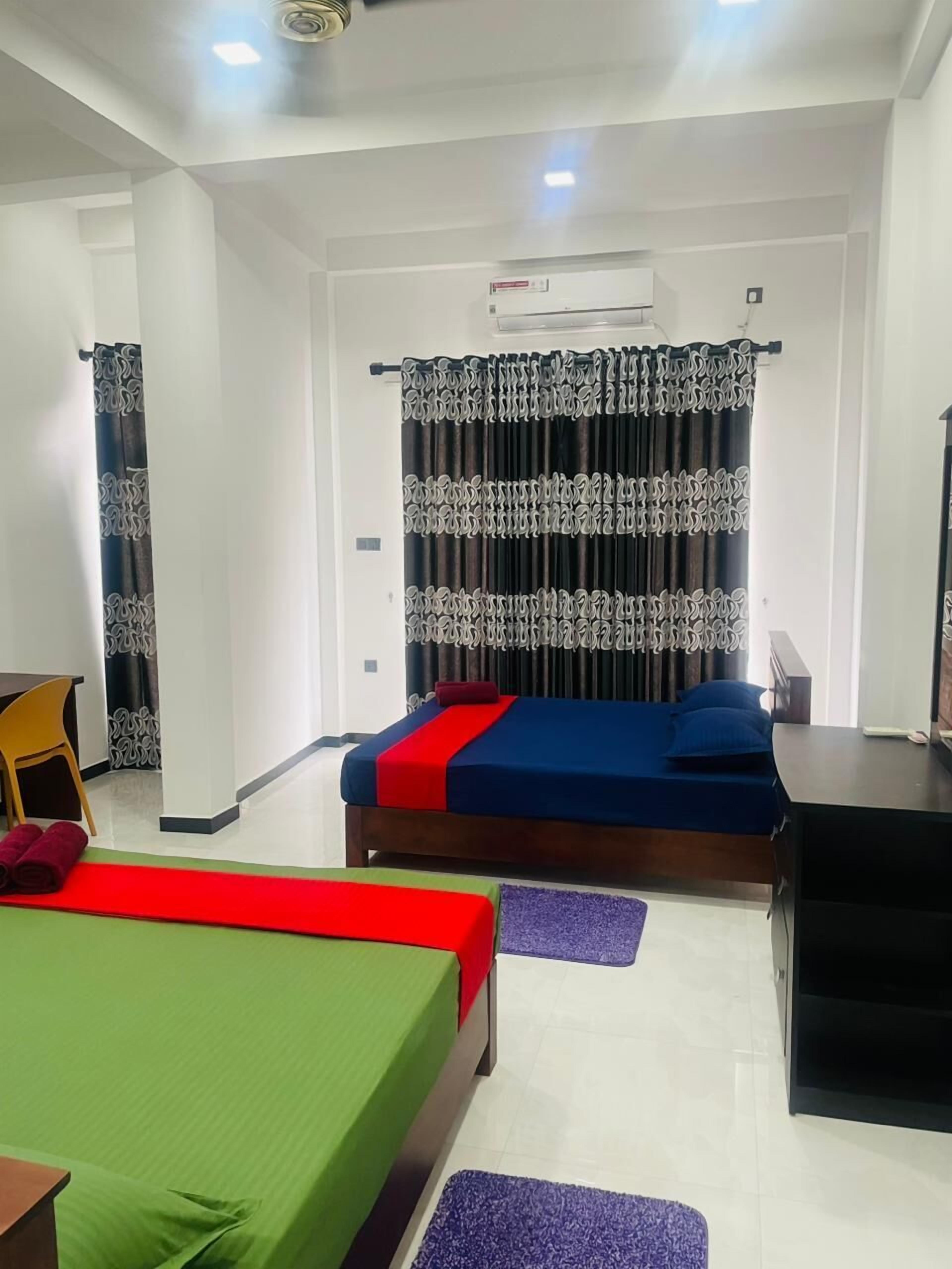 Desk, soundproofing, free WiFi