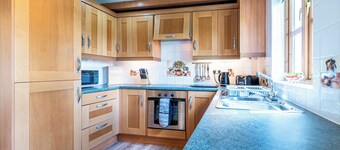 Excellence - UK49033