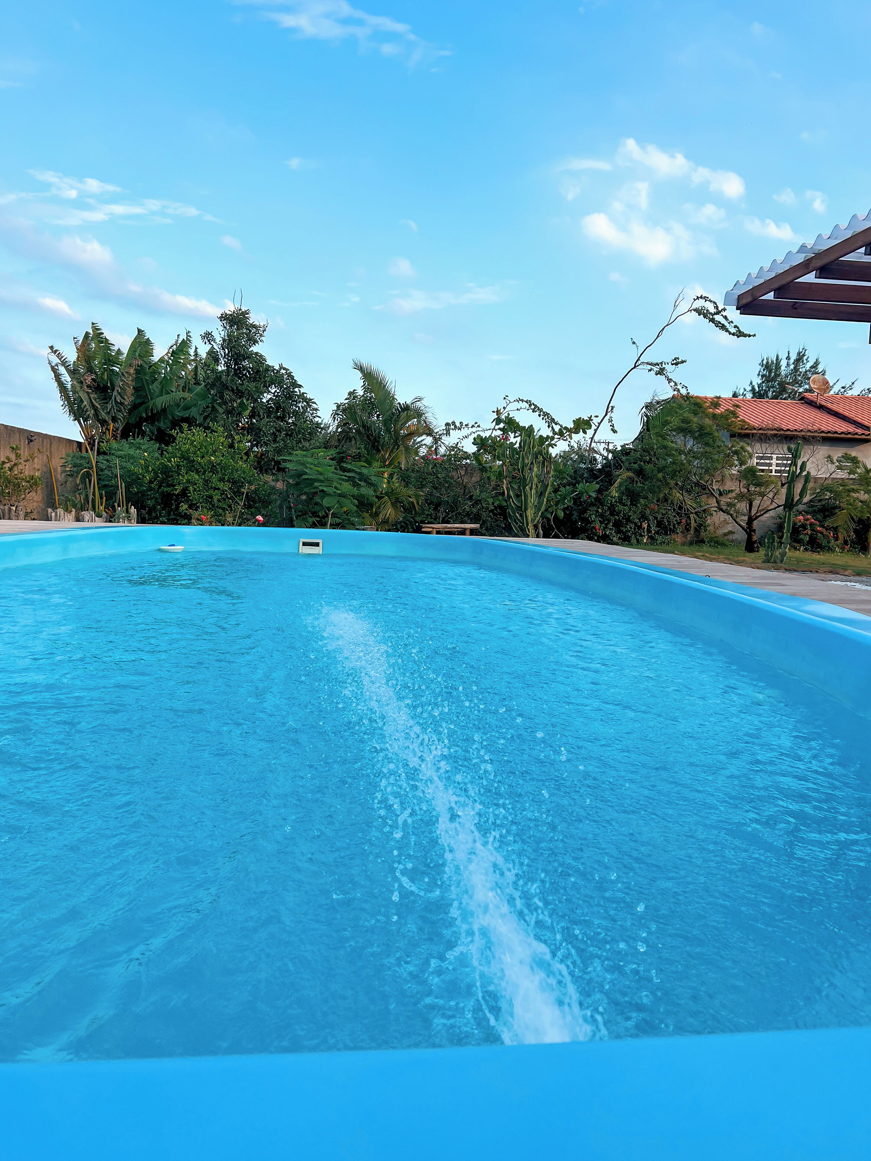 8 outdoor pools