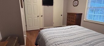 Charming 3-bedroom house in Mountain City beautiful big coy pond in backyard