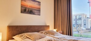 2 slaapkamers, een strijkplank/strijkijzer, reisbedje, gratis wifi