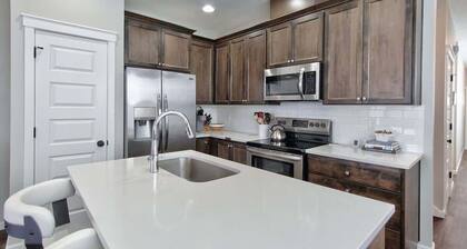 Adventure Awaits - Wine country oasis w Cozy deck