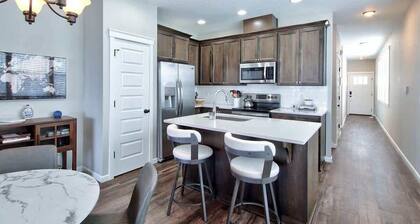 Adventure Awaits - Wine country oasis w Cozy deck