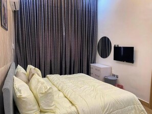 1 bedroom, desk, laptop workspace, blackout drapes