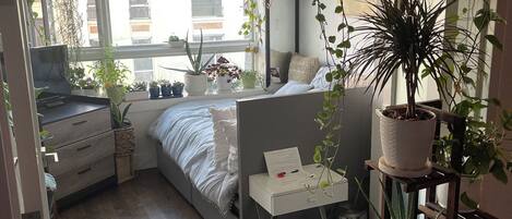 2 bedrooms, WiFi, bed sheets