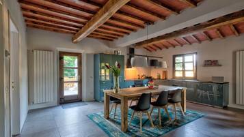 Frigorifero, forno, piano cottura, lavastoviglie