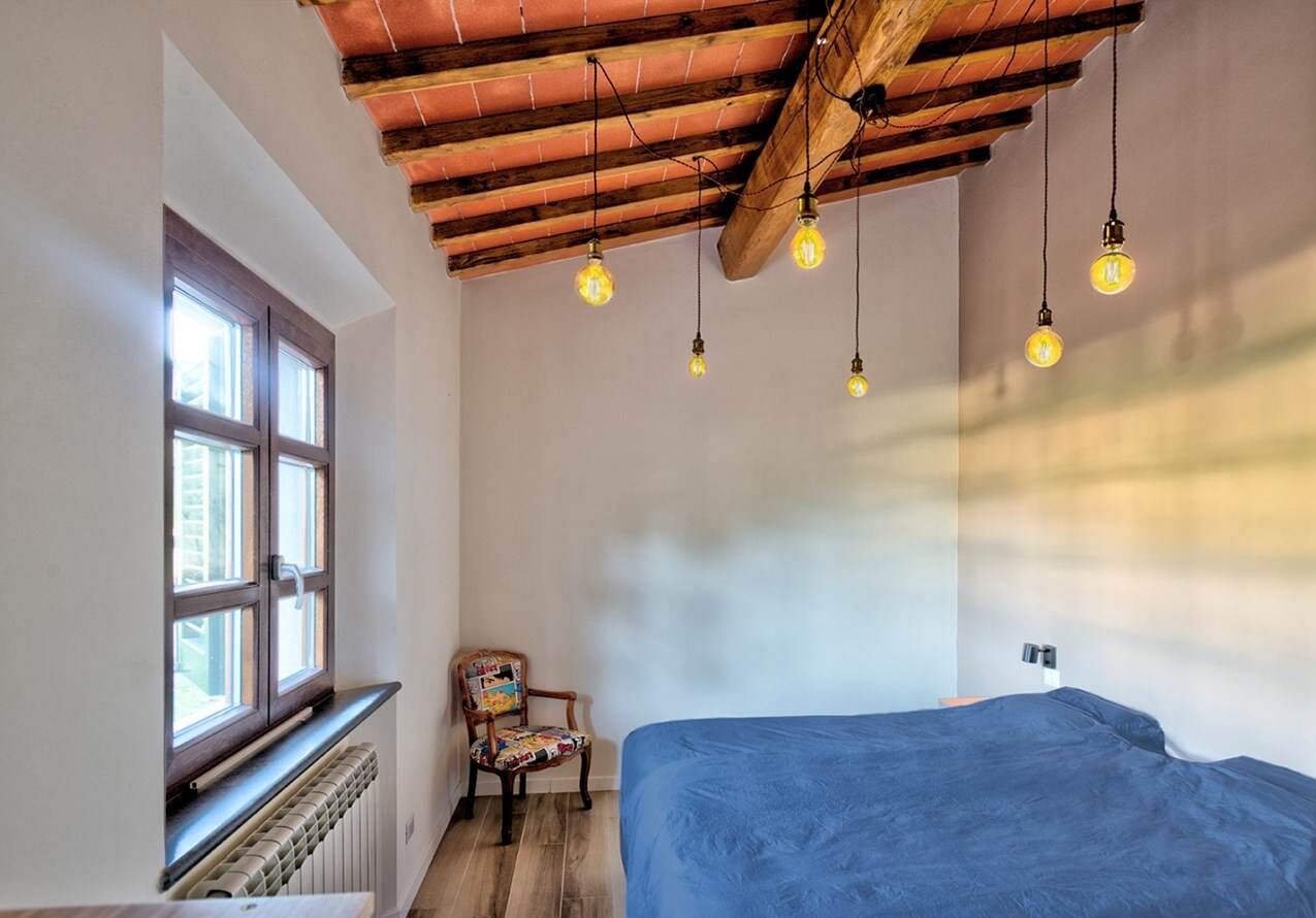 4 camere, una cassaforte in camera, una scrivania, ferro/asse da stiro