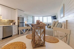 Interior - Beachfront Bliss with King: Free Chair Service! (Panama City Beach)