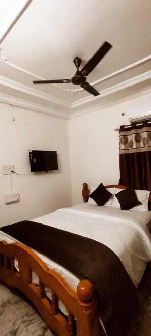 Deluxe Room, City View - Mahuri Home Stay (Visakhapatnam)