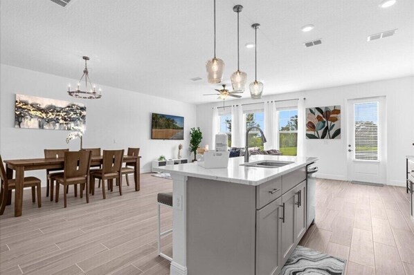Private kitchen - 3 BD/ 2.5 BA/ The Enclaves at Festival (1880SaD) (Davenport)