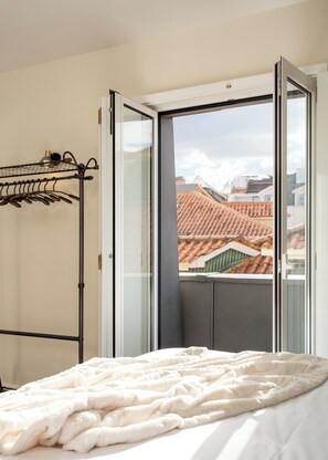 1 bedroom, blackout drapes, iron/ironing board, free WiFi