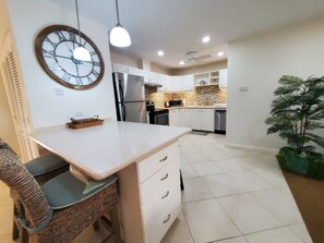 Fridge, microwave, oven, stovetop - Charming 2-bedroom condo in fabulous Hastings area (Hastings)