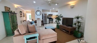 Charming 2-bedroom condo in fabulous Hastings area
