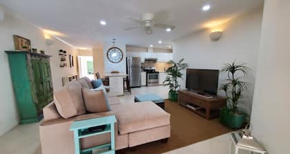 Charming 2-bedroom condo in fabulous Hastings area