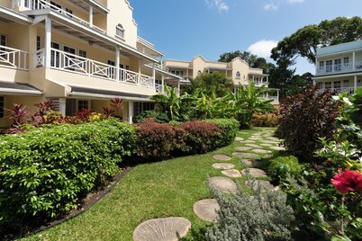 Charming 2-bedroom condo in fabulous Hastings area